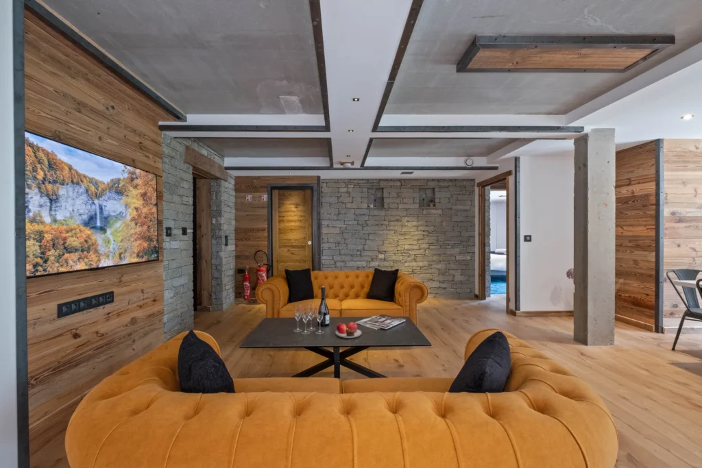 Chalet Eclipse à Tignes — salon et canapé Chesterfield